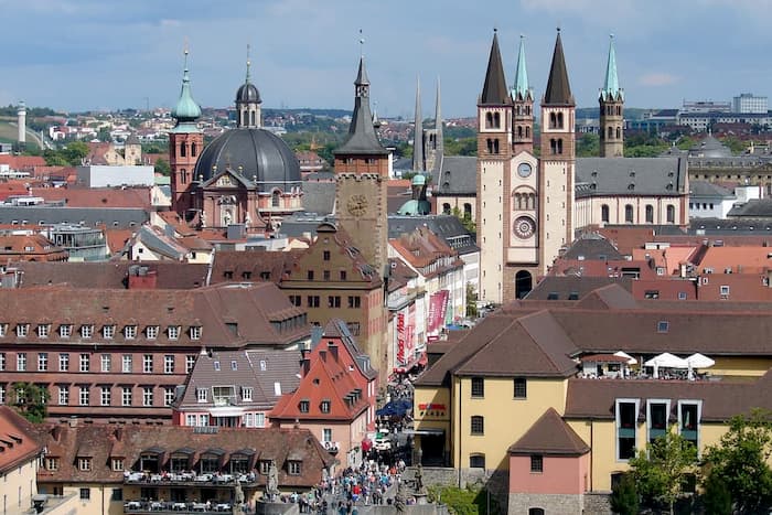 Würzburger Dom und Mainbrücke von oben